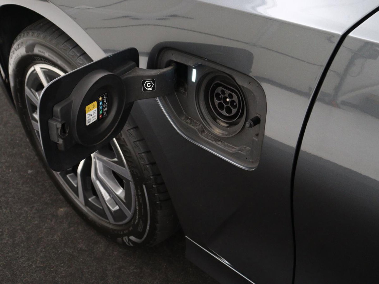 BMW 3 Serie Touring 320e Business Edition Plus | SOH 90% | Leder | Stoelverwarming | Carplay | Cruise control | Climate control | Elektrische achterklep | Park assist | PHEV