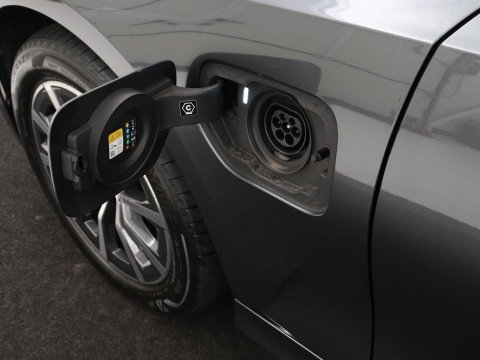 BMW 3 Serie Touring 320e Business Edition Plus | SOH 90% | Leder | Stoelverwarming | Carplay | Cruise control | Climate control | Elektrische achterklep | Park assist | PHEV