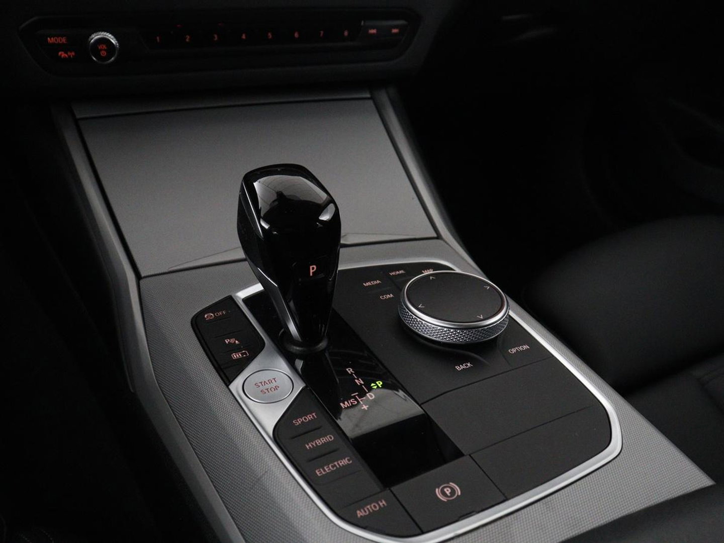 BMW 3 Serie Touring 320e Business Edition Plus | SOH 90% | Leder | Stoelverwarming | Carplay | Cruise control | Climate control | Elektrische achterklep | Park assist | PHEV
