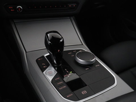 BMW 3 Serie Touring 320e Business Edition Plus | SOH 90% | Leder | Stoelverwarming | Carplay | Cruise control | Climate control | Elektrische achterklep | Park assist | PHEV