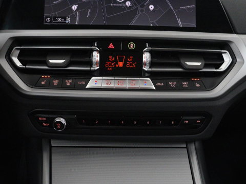 BMW 3 Serie Touring 320e Business Edition Plus | SOH 90% | Leder | Stoelverwarming | Carplay | Cruise control | Climate control | Elektrische achterklep | Park assist | PHEV