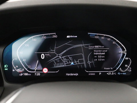 BMW 3 Serie Touring 320e Business Edition Plus | SOH 90% | Leder | Stoelverwarming | Carplay | Cruise control | Climate control | Elektrische achterklep | Park assist | PHEV