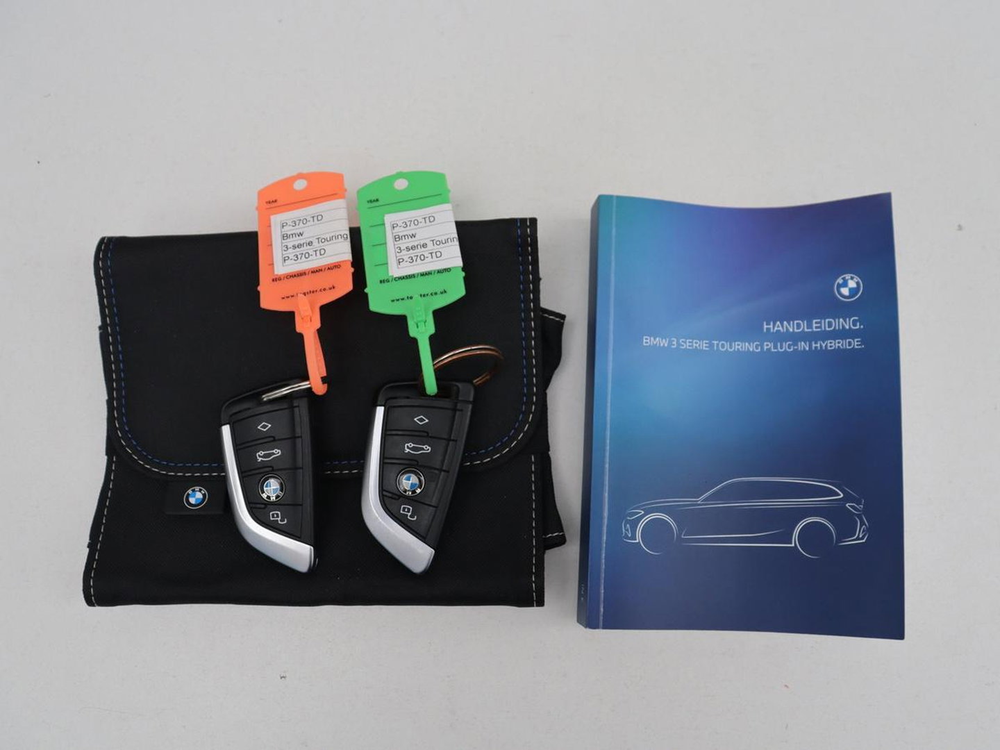BMW 3 Serie Touring 320e Business Edition Plus | SOH 90% | Leder | Stoelverwarming | Carplay | Cruise control | Climate control | Elektrische achterklep | Park assist | PHEV