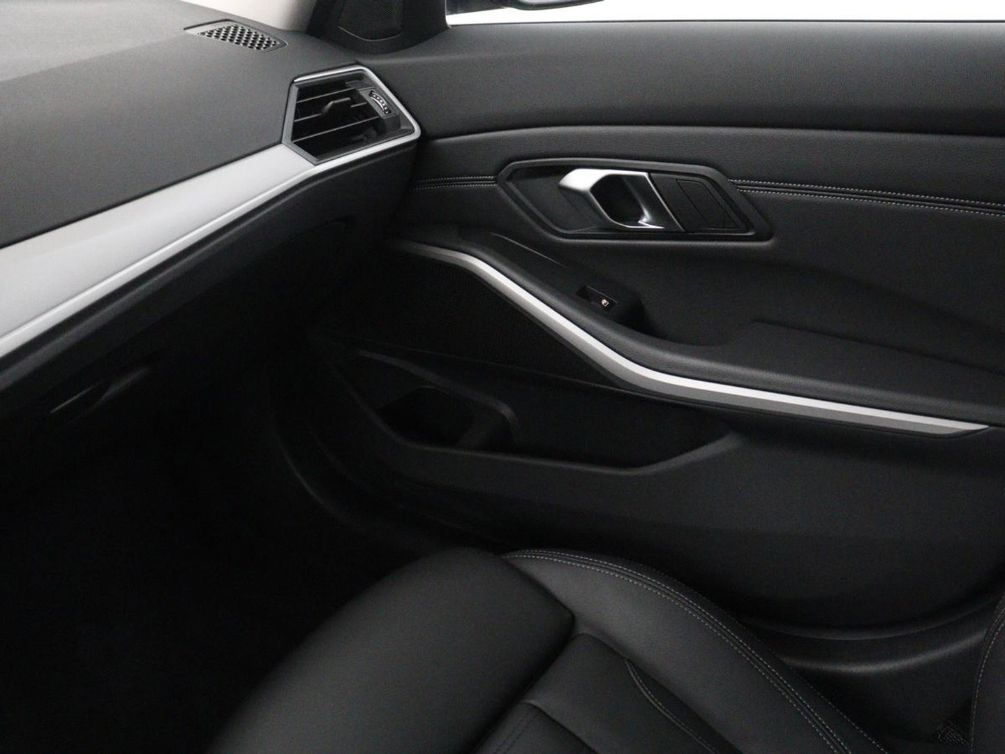 BMW 3 Serie Touring 320e Business Edition Plus | SOH 90% | Leder | Stoelverwarming | Carplay | Cruise control | Climate control | Elektrische achterklep | Park assist | PHEV