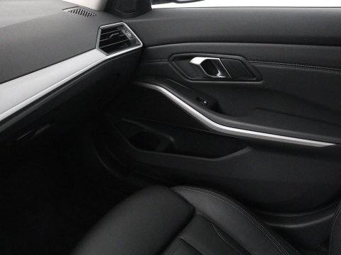 BMW 3 Serie Touring 320e Business Edition Plus | SOH 90% | Leder | Stoelverwarming | Carplay | Cruise control | Climate control | Elektrische achterklep | Park assist | PHEV