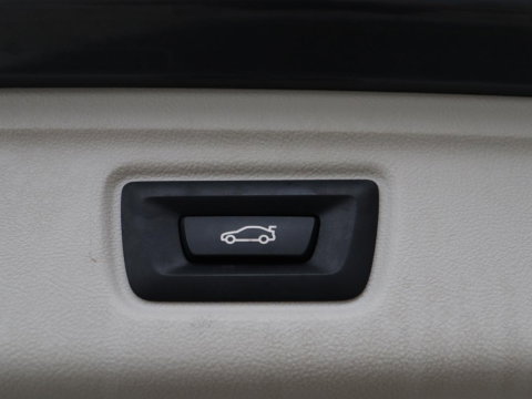BMW 3 Serie Touring 320e Business Edition Plus | SOH 90% | Leder | Stoelverwarming | Carplay | Cruise control | Climate control | Elektrische achterklep | Park assist | PHEV