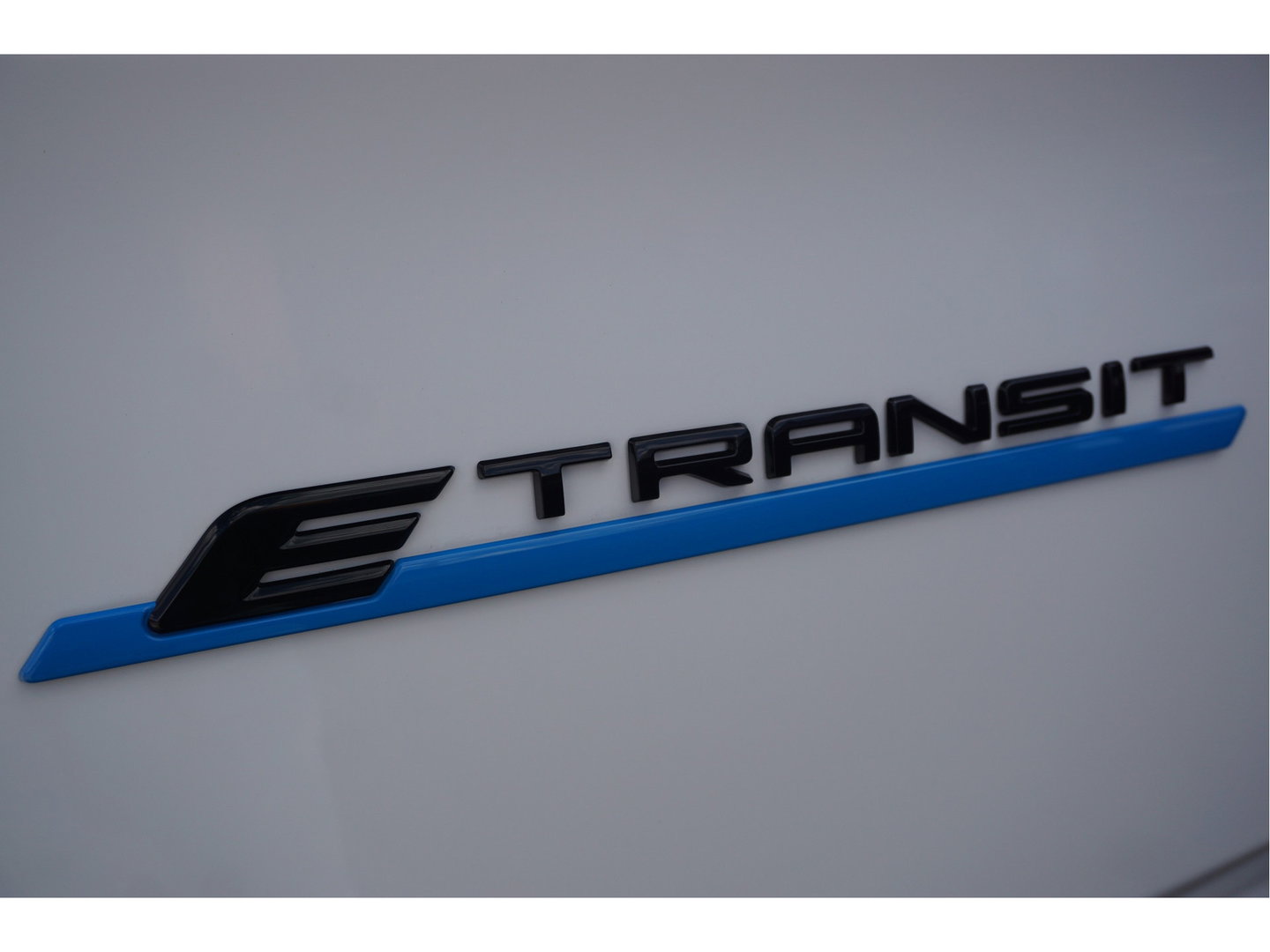 Ford E-Transit Custom 320S 218PK 71KWH Trend AUT BPM VRIJ!! Apple CP / Android A, LED, 2300KG Trekgewicht NR. EC02