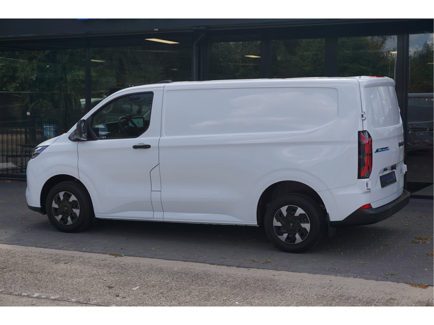 Ford E-Transit Custom 320S 218PK 71KWH Trend AUT BPM VRIJ!! Apple CP / Android A, LED, 2300KG Trekgewicht NR. EC02