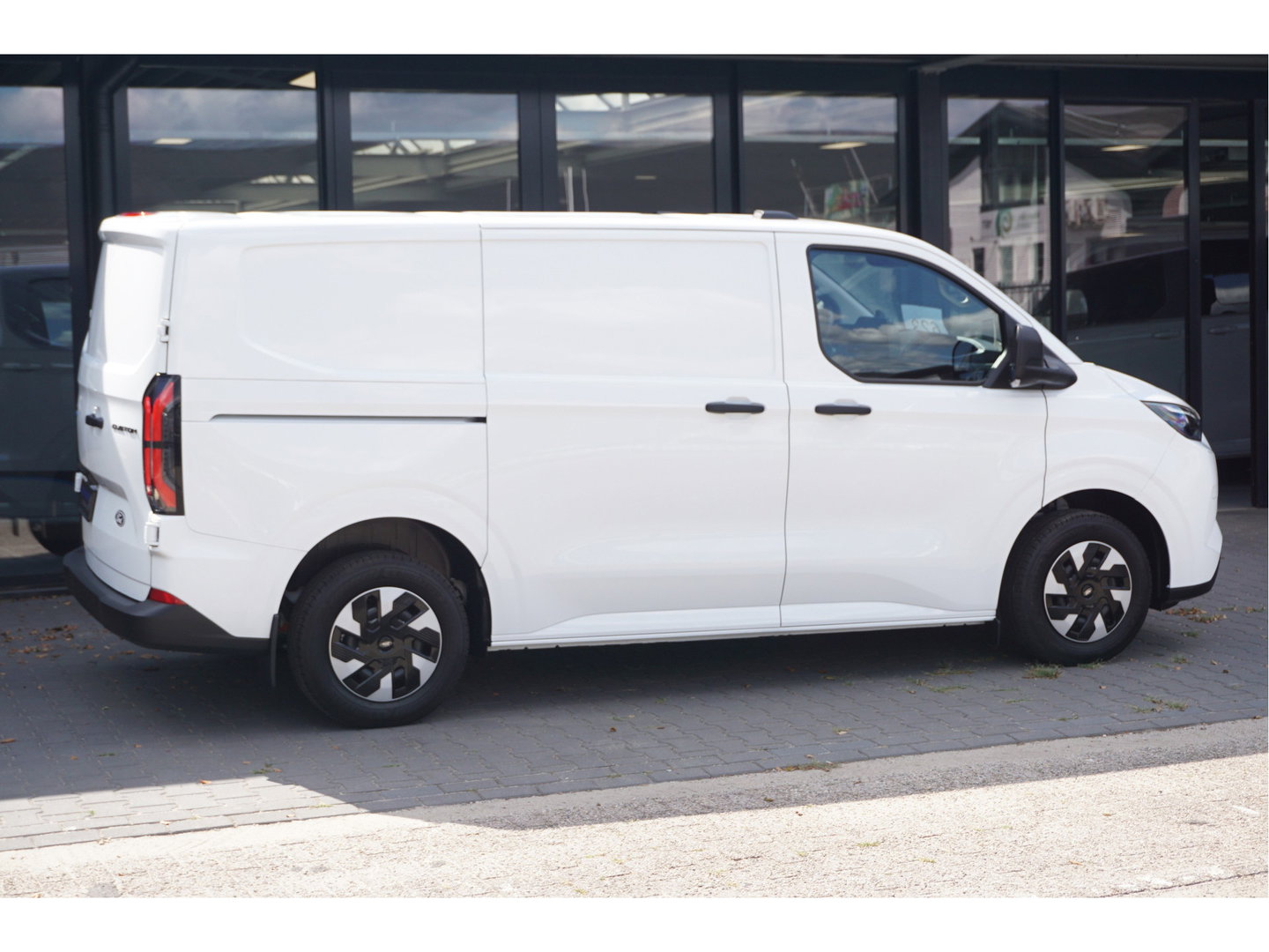 Ford E-Transit Custom 320S 218PK 71KWH Trend AUT BPM VRIJ!! Apple CP / Android A, LED, 2300KG Trekgewicht NR. EC02