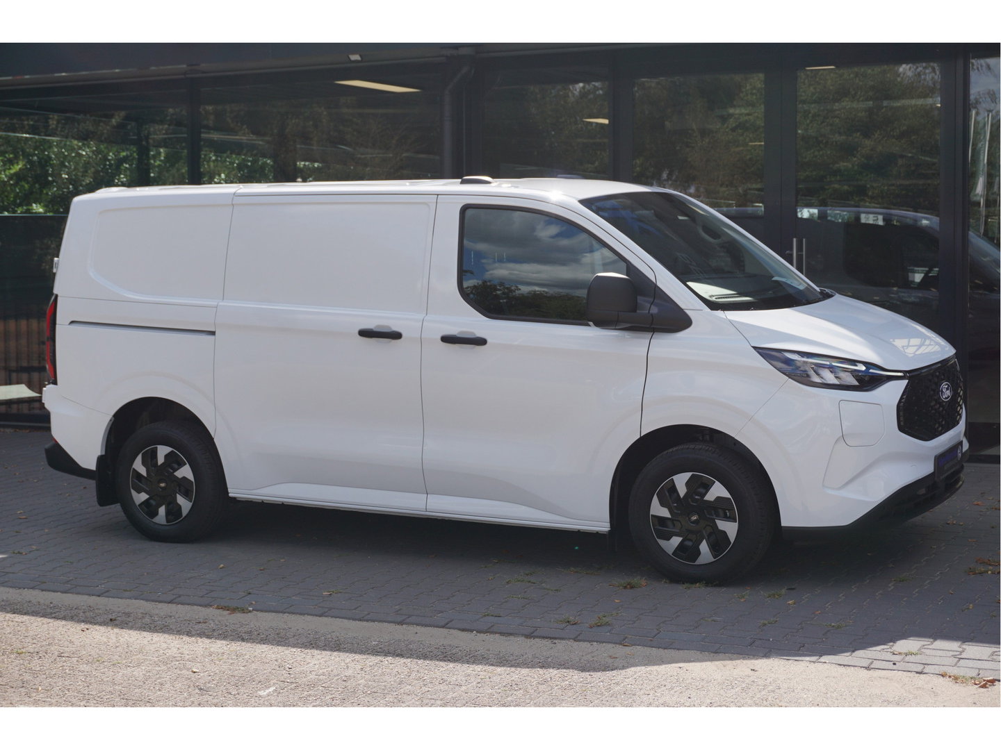 Ford E-Transit Custom 320S 218PK 71KWH Trend AUT BPM VRIJ!! Apple CP / Android A, LED, 2300KG Trekgewicht NR. EC02