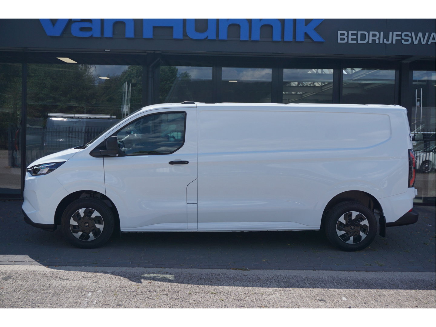 Ford E-Transit Custom 320L 218PK 71KWH Trend AUT BPM VRIJ!! Apple CP / Android A, LED, 2300KG Trekgewicht NR. EC01