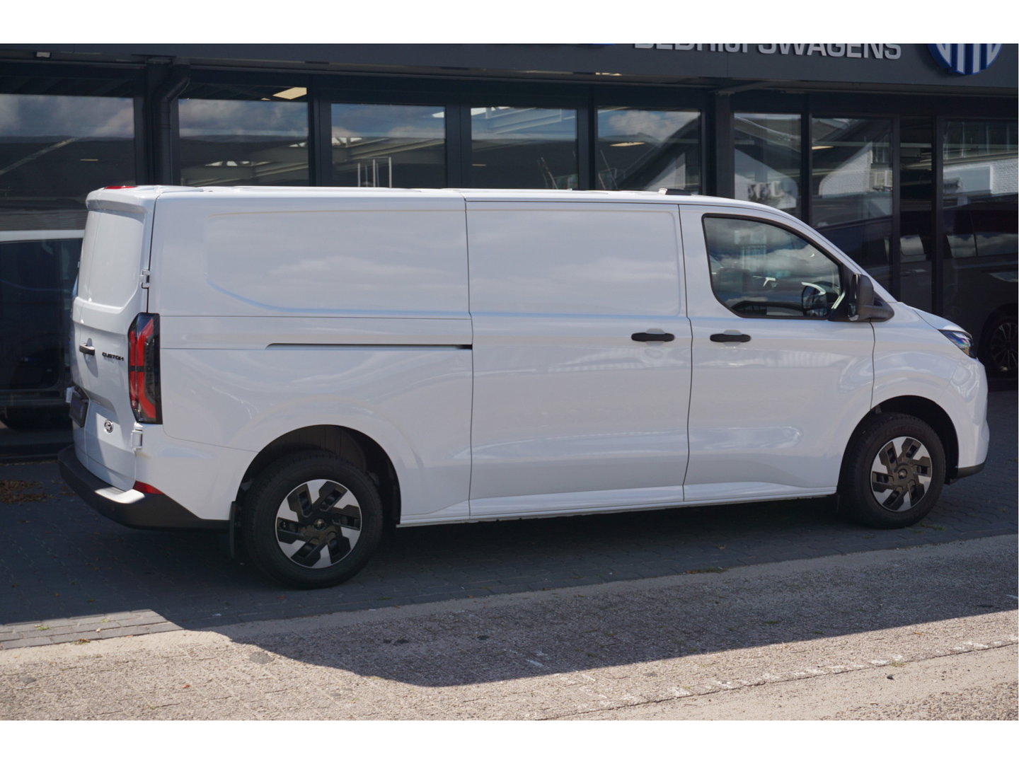 Ford E-Transit Custom 320L 218PK 71KWH Trend AUT BPM VRIJ!! Apple CP / Android A, LED, 2300KG Trekgewicht NR. EC01