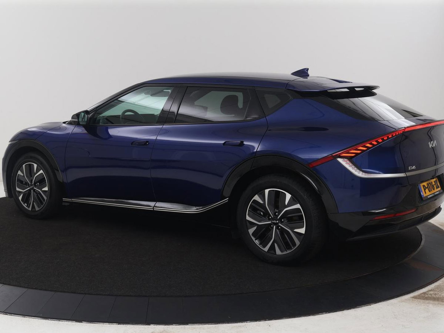 Kia Ev6 Plus 77.4 kWh Navi | Virtual Display | SOH 95.1% | Leder | Elec. Stoelen | Stoelverwarming | Stoelventilatie | Cruise Control | Camera | Carplay | DAB+