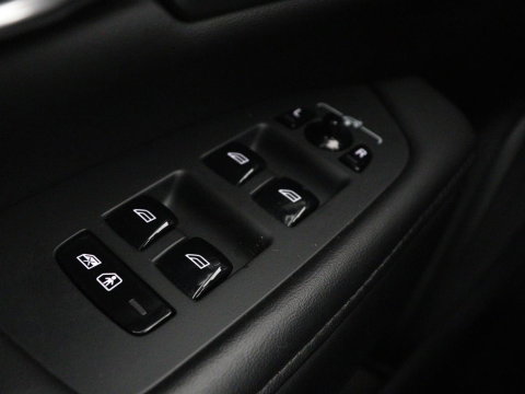 Volvo V90 2.0 T8 Plug-in hybrid AWD Plus Bright | SOH 97,1 | Panoramadak | Leder | Memory | Harman/Kardon | Stuur/stoel verwarming | Achterbank verwarming | Carplay | Cruise control | 360 Camera | Park assist | Trekhaak