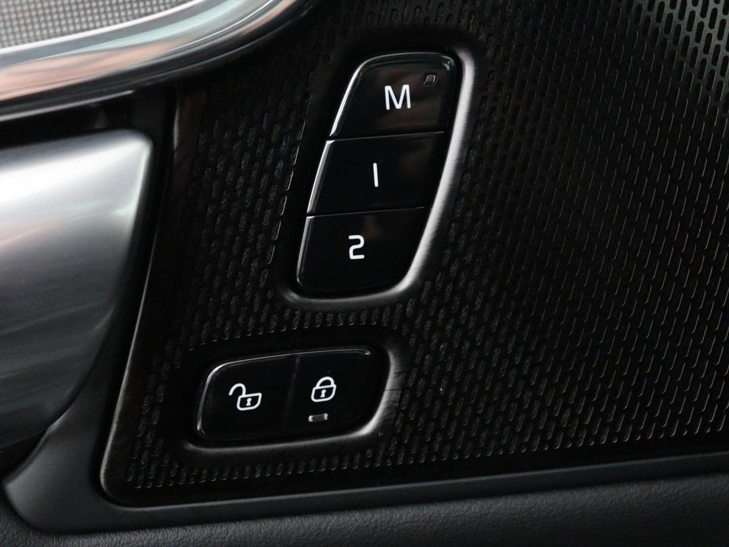 Volvo V90 2.0 T8 Plug-in hybrid AWD Plus Bright | SOH 97,1 | Panoramadak | Leder | Memory | Harman/Kardon | Stuur/stoel verwarming | Achterbank verwarming | Carplay | Cruise control | 360 Camera | Park assist | Trekhaak