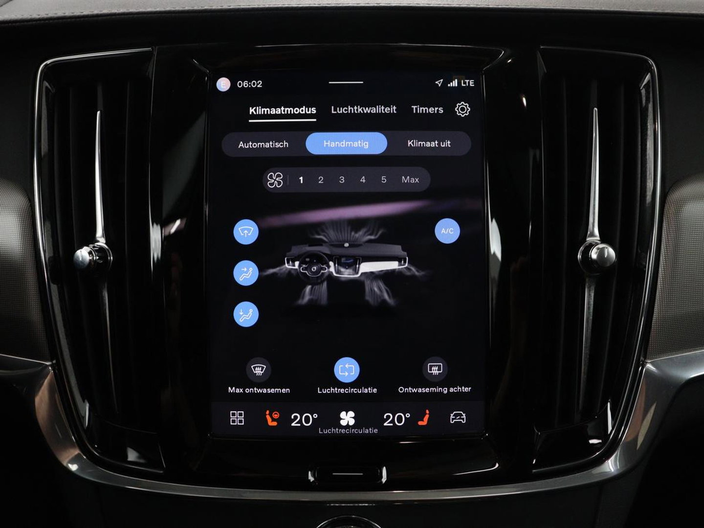 Volvo V90 2.0 T8 Plug-in hybrid AWD Plus Bright | SOH 97,1 | Panoramadak | Leder | Memory | Harman/Kardon | Stuur/stoel verwarming | Achterbank verwarming | Carplay | Cruise control | 360 Camera | Park assist | Trekhaak