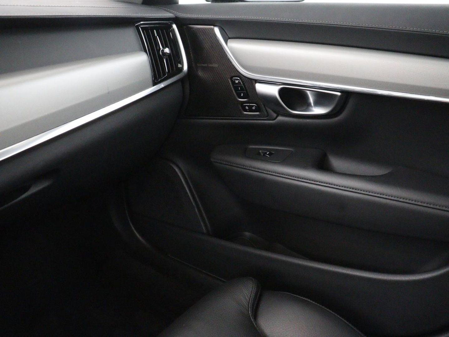 Volvo V90 2.0 T8 Plug-in hybrid AWD Plus Bright | SOH 97,1 | Panoramadak | Leder | Memory | Harman/Kardon | Stuur/stoel verwarming | Achterbank verwarming | Carplay | Cruise control | 360 Camera | Park assist | Trekhaak