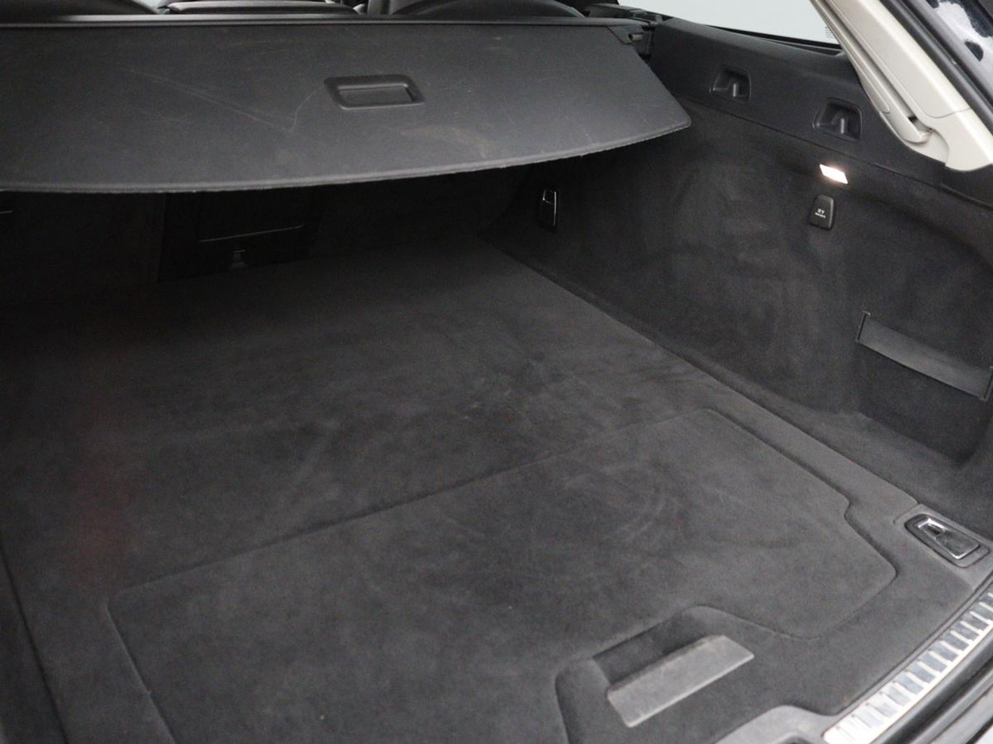Volvo V90 2.0 T8 Plug-in hybrid AWD Plus Bright | SOH 97,1 | Panoramadak | Leder | Memory | Harman/Kardon | Stuur/stoel verwarming | Achterbank verwarming | Carplay | Cruise control | 360 Camera | Park assist | Trekhaak