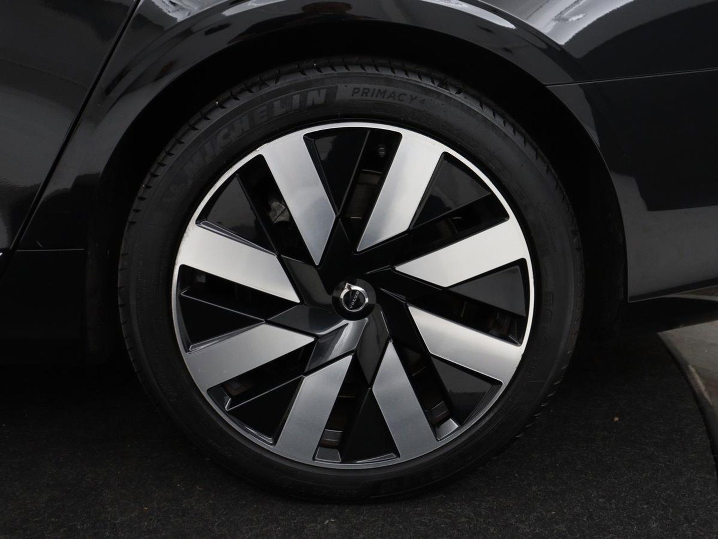 Volvo V90 2.0 T8 Plug-in hybrid AWD Plus Bright | SOH 97,1 | Panoramadak | Leder | Memory | Harman/Kardon | Stuur/stoel verwarming | Achterbank verwarming | Carplay | Cruise control | 360 Camera | Park assist | Trekhaak