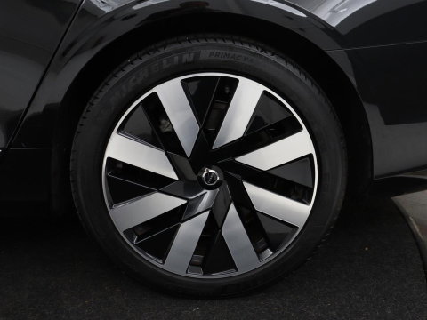 Volvo V90 2.0 T8 Plug-in hybrid AWD Plus Bright | SOH 97,1 | Panoramadak | Leder | Memory | Harman/Kardon | Stuur/stoel verwarming | Achterbank verwarming | Carplay | Cruise control | 360 Camera | Park assist | Trekhaak