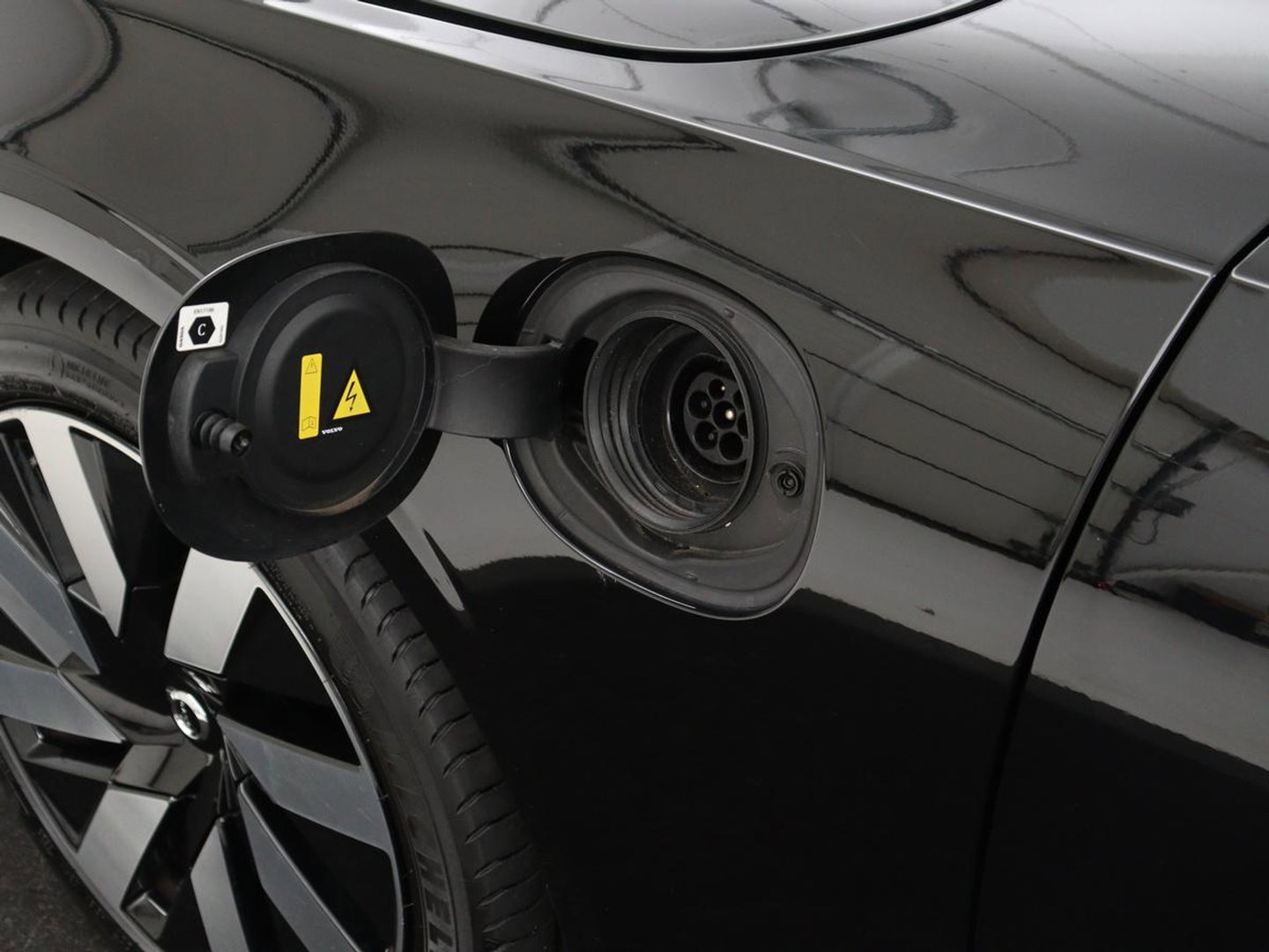 Volvo V90 2.0 T8 Plug-in hybrid AWD Plus Bright | SOH 97,1 | Panoramadak | Leder | Memory | Harman/Kardon | Stuur/stoel verwarming | Achterbank verwarming | Carplay | Cruise control | 360 Camera | Park assist | Trekhaak