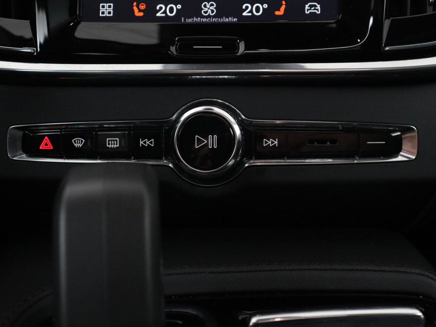 Volvo V90 2.0 T8 Plug-in hybrid AWD Plus Bright | SOH 97,1 | Panoramadak | Leder | Memory | Harman/Kardon | Stuur/stoel verwarming | Achterbank verwarming | Carplay | Cruise control | 360 Camera | Park assist | Trekhaak