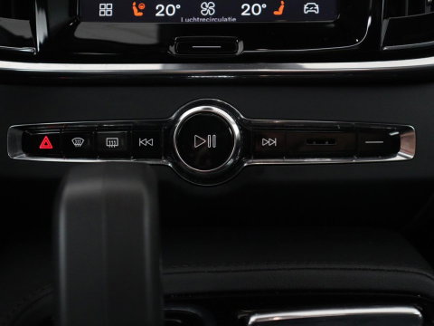 Volvo V90 2.0 T8 Plug-in hybrid AWD Plus Bright | SOH 97,1 | Panoramadak | Leder | Memory | Harman/Kardon | Stuur/stoel verwarming | Achterbank verwarming | Carplay | Cruise control | 360 Camera | Park assist | Trekhaak