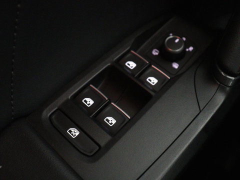 CUPRA Leon 1.5 eTSI Business Edition | Half leder | Stuur/stoel verwarming | Adaptive cruise | Lane assist | Carplay | Sfeerverlichting | Virtueel dashboard | Park assist | Climate control