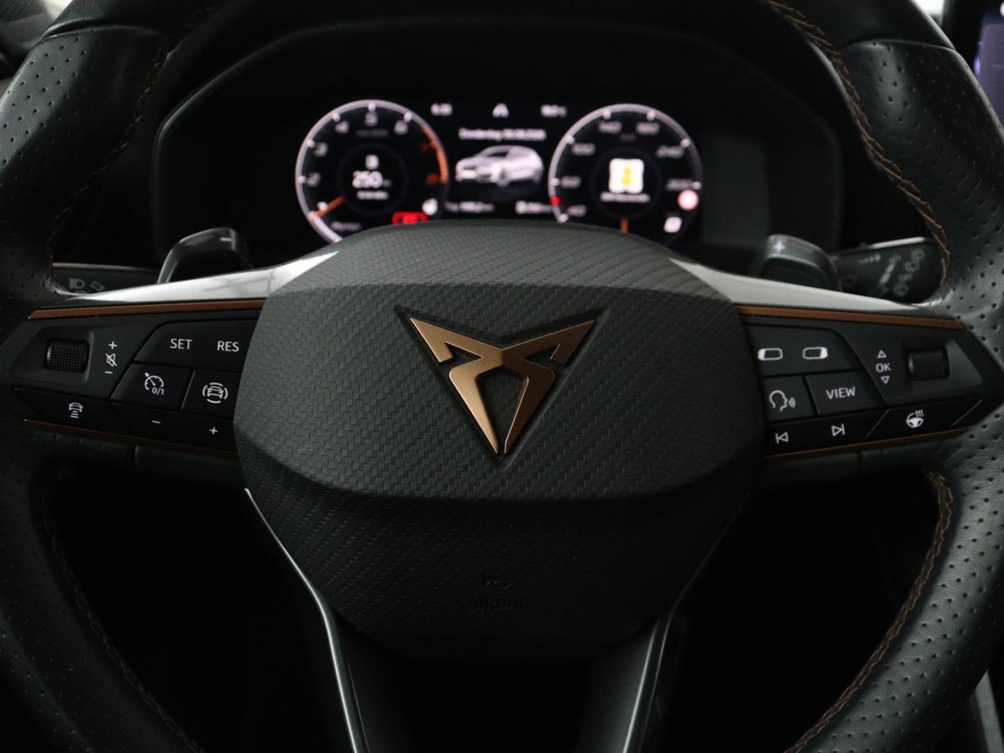 CUPRA Leon 1.5 eTSI Business Edition | Half leder | Stuur/stoel verwarming | Adaptive cruise | Lane assist | Carplay | Sfeerverlichting | Virtueel dashboard | Park assist | Climate control