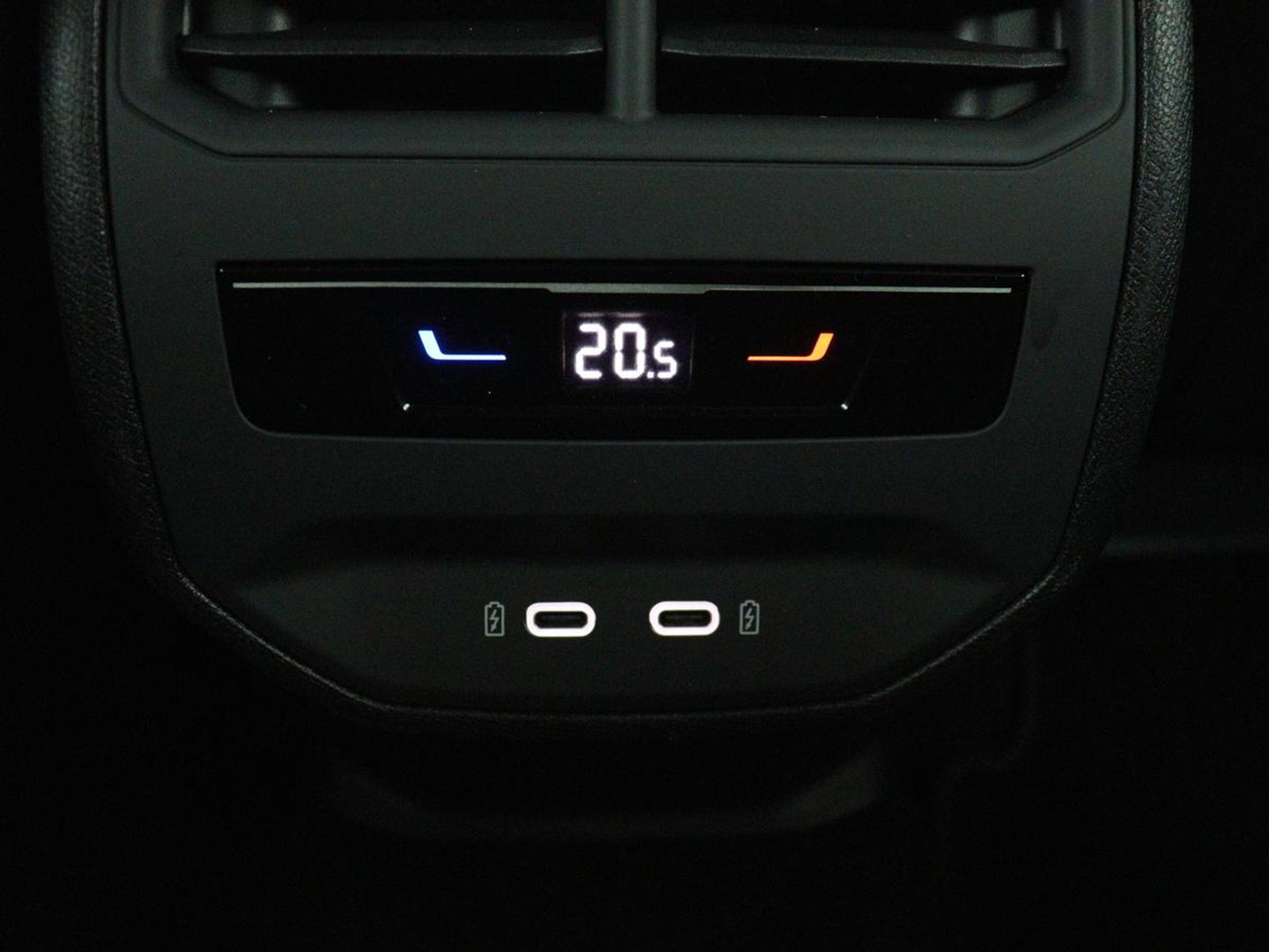 CUPRA Leon 1.5 eTSI Business Edition | Half leder | Stuur/stoel verwarming | Adaptive cruise | Lane assist | Carplay | Sfeerverlichting | Virtueel dashboard | Park assist | Climate control