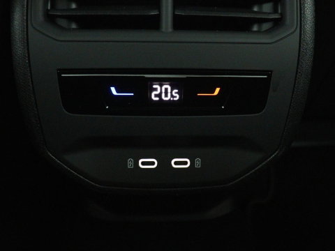CUPRA Leon 1.5 eTSI Business Edition | Half leder | Stuur/stoel verwarming | Adaptive cruise | Lane assist | Carplay | Sfeerverlichting | Virtueel dashboard | Park assist | Climate control