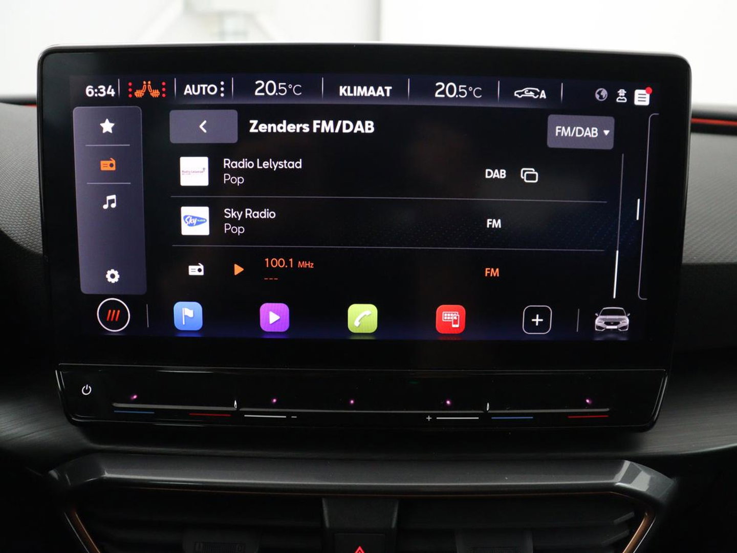 CUPRA Leon 1.5 eTSI Business Edition | Half leder | Stuur/stoel verwarming | Adaptive cruise | Lane assist | Carplay | Sfeerverlichting | Virtueel dashboard | Park assist | Climate control