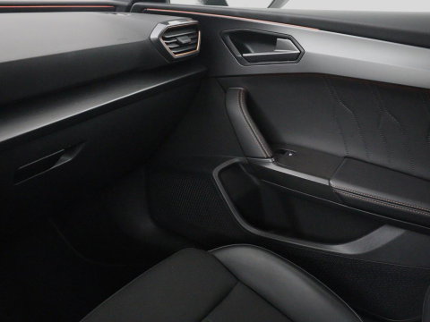 CUPRA Leon 1.5 eTSI Business Edition | Half leder | Stuur/stoel verwarming | Adaptive cruise | Lane assist | Carplay | Sfeerverlichting | Virtueel dashboard | Park assist | Climate control