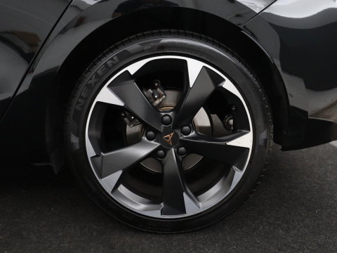 CUPRA Leon 1.5 eTSI Business Edition | Half leder | Stuur/stoel verwarming | Adaptive cruise | Lane assist | Carplay | Sfeerverlichting | Virtueel dashboard | Park assist | Climate control
