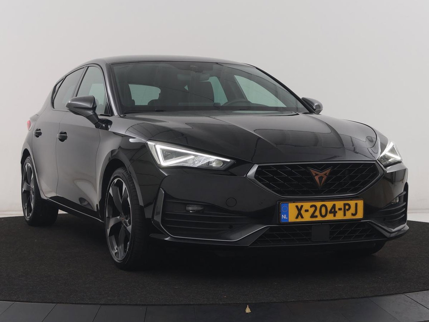 CUPRA Leon 1.5 eTSI Business Edition | Half leder | Stuur/stoel verwarming | Adaptive cruise | Lane assist | Carplay | Sfeerverlichting | Virtueel dashboard | Park assist | Climate control