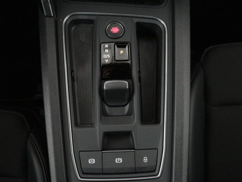 CUPRA Leon 1.5 eTSI Business Edition | Half leder | Stuur/stoel verwarming | Adaptive cruise | Lane assist | Carplay | Sfeerverlichting | Virtueel dashboard | Park assist | Climate control
