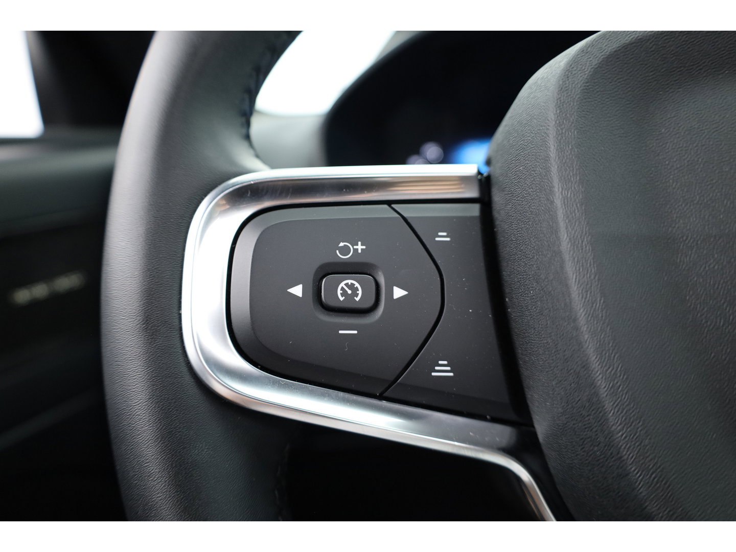 Volvo XC40 Single Motor Ultimate 70 kWh | RIJKLAAR!! | Pano | Adapt. Cruise | 360cam | Harman Kardon | Stoel- Stuurverw. | Memory