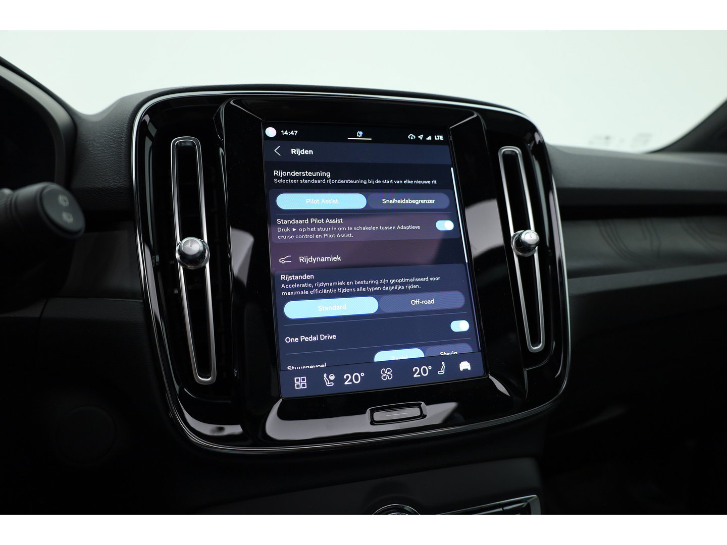 Volvo XC40 Single Motor Ultimate 70 kWh | RIJKLAAR!! | Pano | Adapt. Cruise | 360cam | Harman Kardon | Stoel- Stuurverw. | Memory