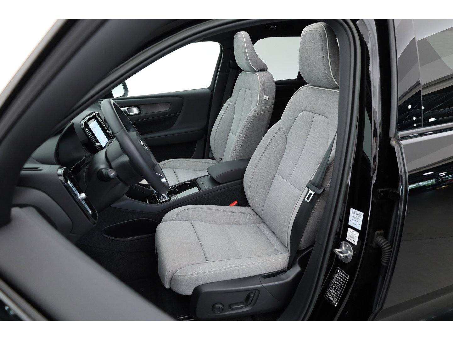 Volvo XC40 Single Motor Ultimate 70 kWh | RIJKLAAR!! | Pano | Adapt. Cruise | 360cam | Harman Kardon | Stoel- Stuurverw. | Memory