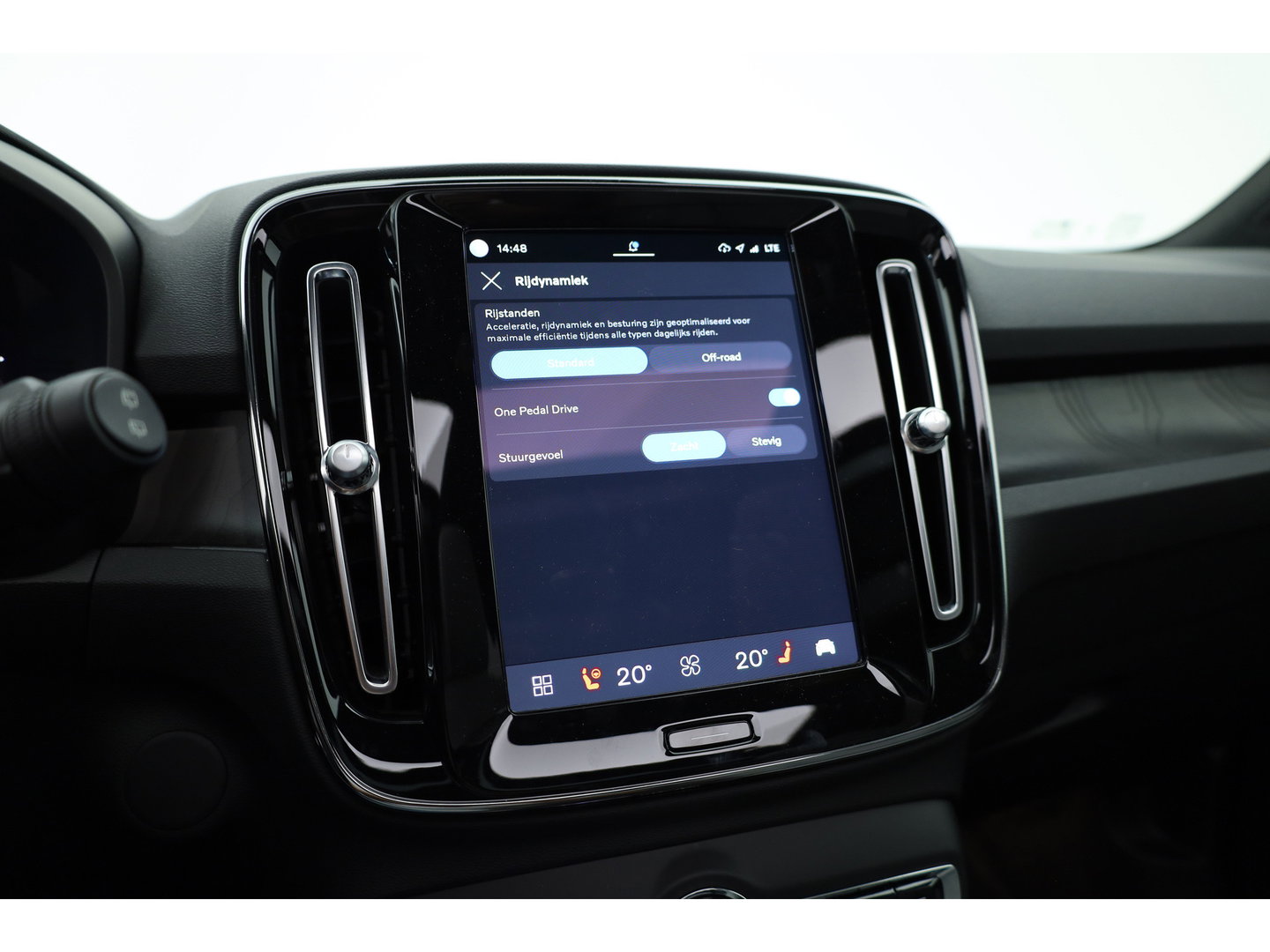 Volvo XC40 Single Motor Ultimate 70 kWh | RIJKLAAR!! | Pano | Adapt. Cruise | 360cam | Harman Kardon | Stoel- Stuurverw. | Memory
