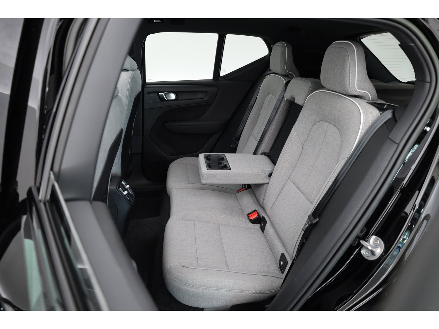 Volvo XC40 Single Motor Ultimate 70 kWh | RIJKLAAR!! | Pano | Adapt. Cruise | 360cam | Harman Kardon | Stoel- Stuurverw. | Memory