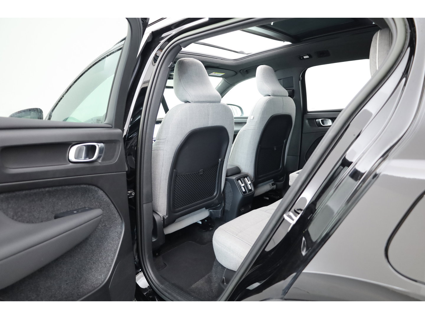 Volvo XC40 Single Motor Ultimate 70 kWh | RIJKLAAR!! | Pano | Adapt. Cruise | 360cam | Harman Kardon | Stoel- Stuurverw. | Memory
