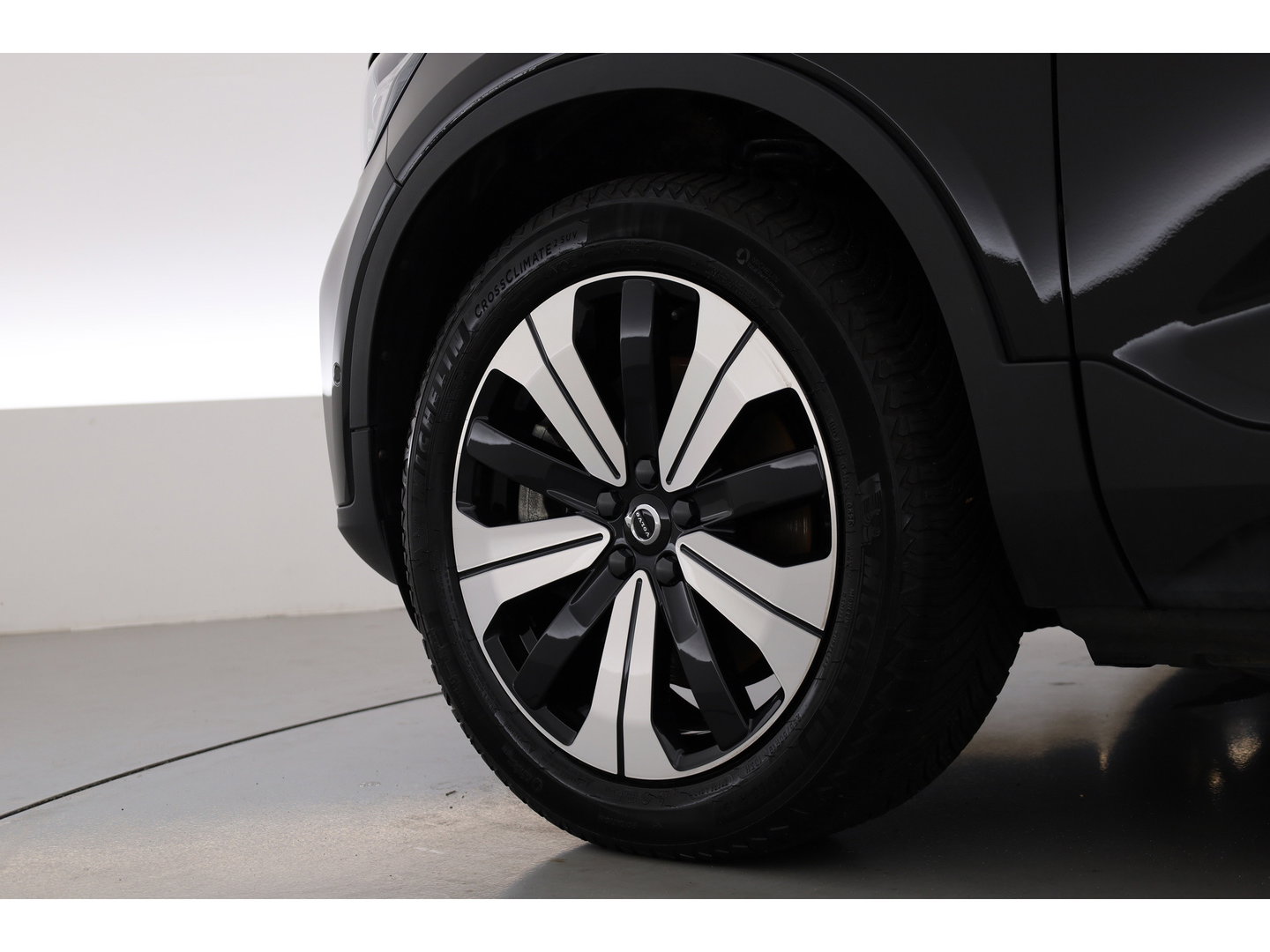 Volvo XC40 Single Motor Ultimate 70 kWh | RIJKLAAR!! | Pano | Adapt. Cruise | 360cam | Harman Kardon | Stoel- Stuurverw. | Memory