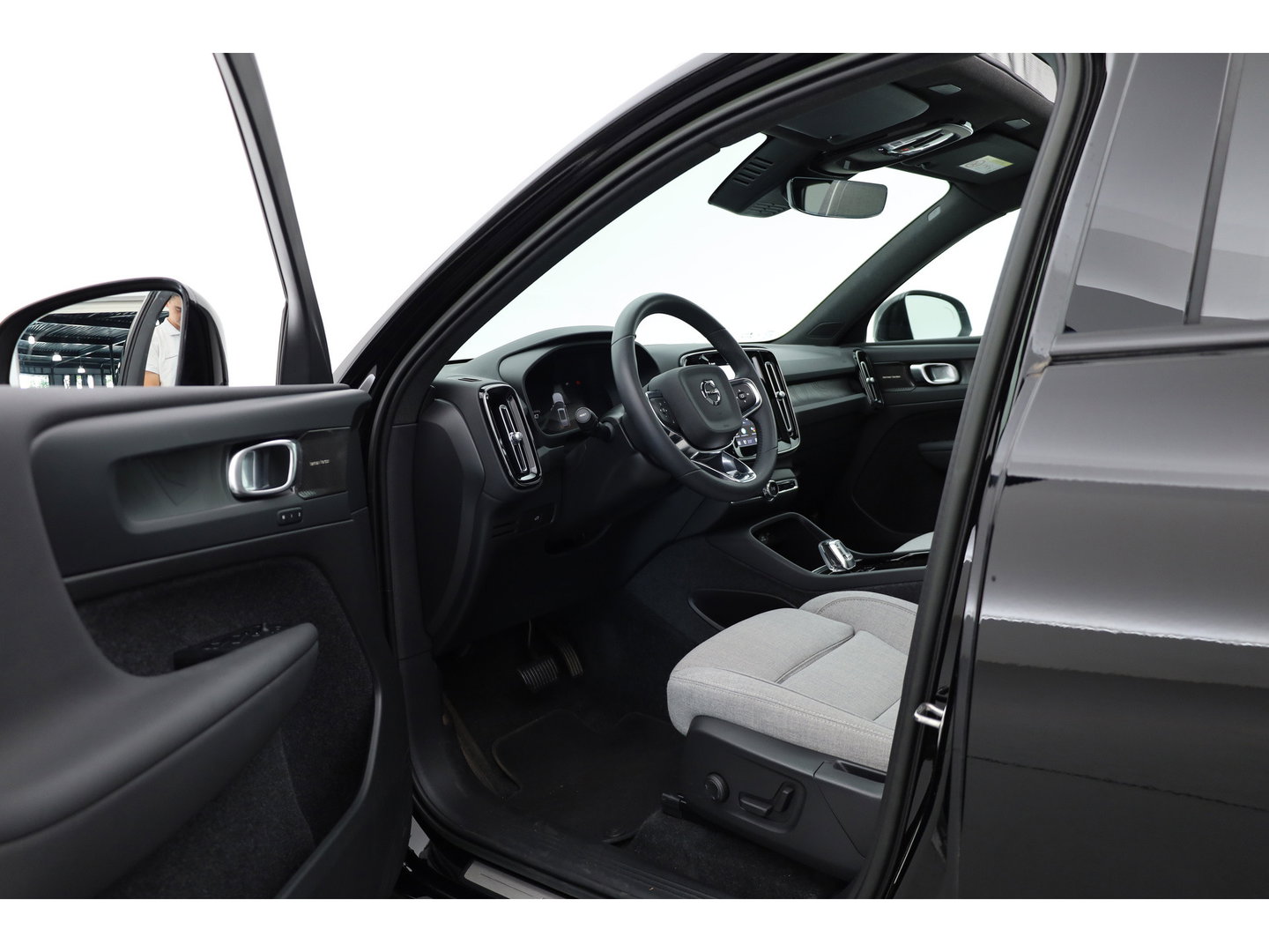 Volvo XC40 Single Motor Ultimate 70 kWh | RIJKLAAR!! | Pano | Adapt. Cruise | 360cam | Harman Kardon | Stoel- Stuurverw. | Memory