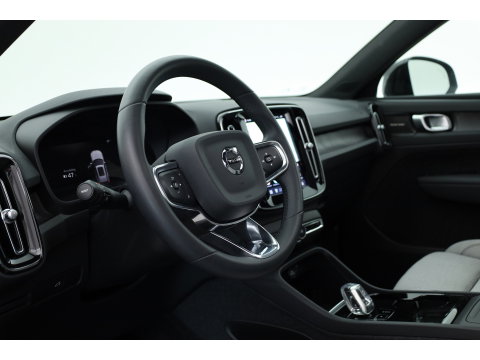 Volvo XC40 Single Motor Ultimate 70 kWh | RIJKLAAR!! | Pano | Adapt. Cruise | 360cam | Harman Kardon | Stoel- Stuurverw. | Memory