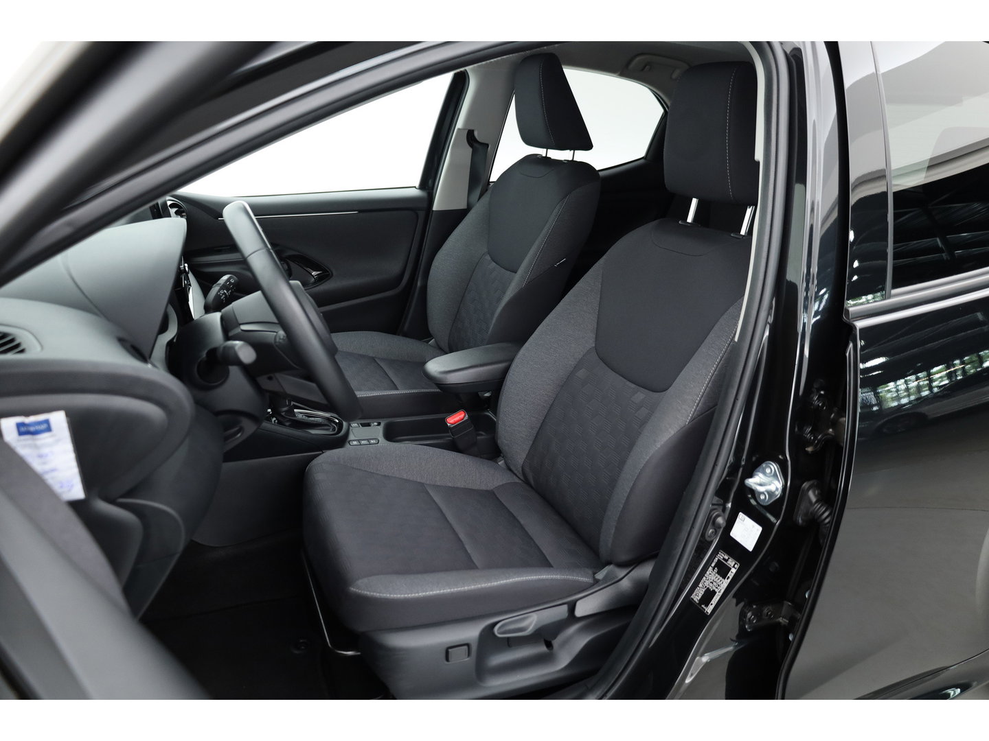 Toyota Yaris 1.5 Hybrid 115 First Edition | winterset | Afn. Trekhaak | Apple CarPlay | Adapt. Cruise | Camera |
