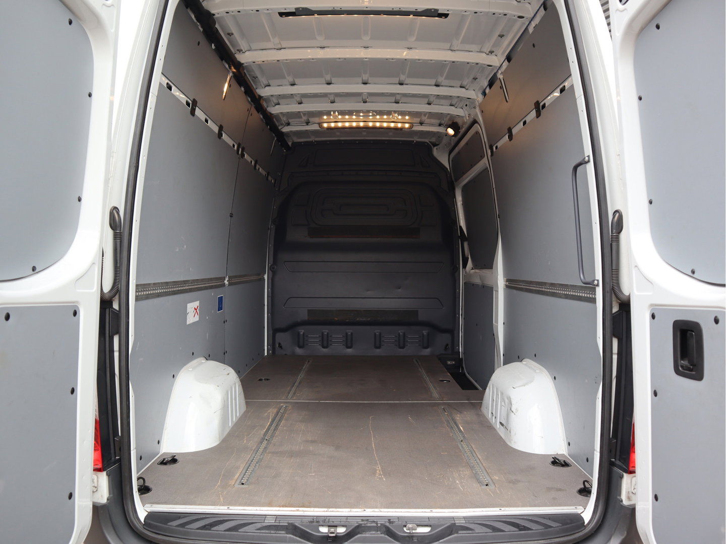Mercedes-Benz Sprinter 319 CDI 3.0 V6 Automaat Euro 6 - L2H2 - A tot Z Dealer onderhouden - LED - Trekhaak