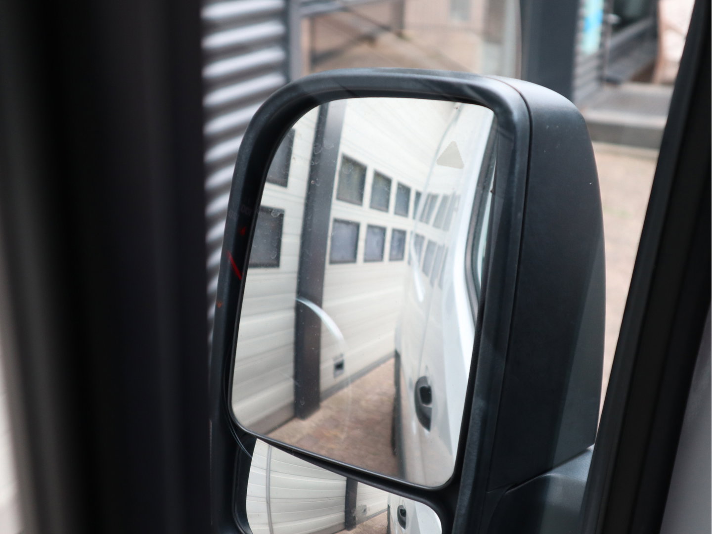 Mercedes-Benz Sprinter 319 CDI 3.0 V6 Automaat Euro 6 - L2H2 - A tot Z Dealer onderhouden - LED - Trekhaak
