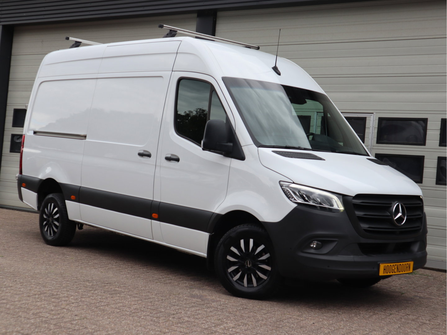 Mercedes-Benz Sprinter 319 CDI 3.0 V6 Automaat Euro 6 - L2H2 - A tot Z Dealer onderhouden - LED - Trekhaak