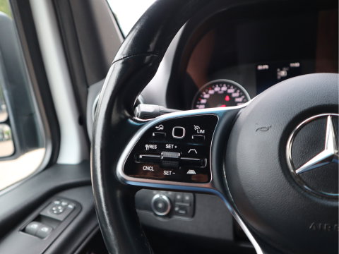 Mercedes-Benz Sprinter 319 CDI 3.0 V6 Automaat Euro 6 - L2H2 - A tot Z Dealer onderhouden - LED - Trekhaak